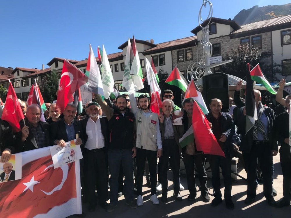 GÜMÜŞHANE'DE BİRÇOK STK'NIN VE VATANDAŞLARIN KATILIMIYLA FİLİSTİN'E DESTEK İÇİN YÜRÜYÜŞ DÜZENLENDİ