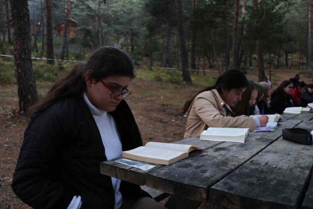 HABABAM SINIFI’NDAN ESİNLENİP OKULU DOĞAYA TAŞIDILAR. AMASYA'DA LİSE ÖĞRENCİLERİNDE DOĞA BİLİNCİ OLUŞTURMAK AMACIYLA BORABOY GÖLÜ TABİAT PARKI'NDA SINIF OLUŞTURULDU