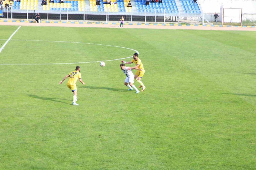 TFF 3. LİG 3. GRUP 6.HAFTA KARŞILAŞMASINDA ORDU TEMSİLCİSİ FATSA BELEDİYESPOR, SAHASINDA KARŞILAŞTIĞI BÜYÜKÇEKMECE TEPECİKSPOR'U 1 - 0 MAĞLUP ETTİ