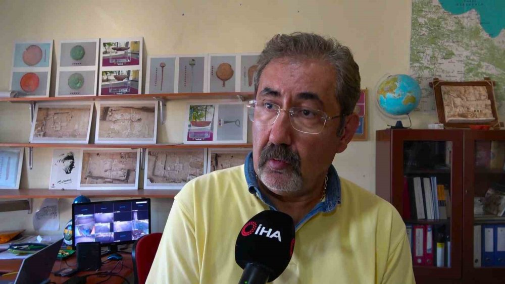 AMASYA'DAKİ OLUZ HÖYÜK KAZILARINDA PERS DÖNEMİNE AİT SARAY MUTFAĞINDA 2 BİN 500 YILLIK TOPRAK TENCERE İLE İÇİNDE KEMİK PARÇALARI VE TAHIL TANELERİ BULUNDU