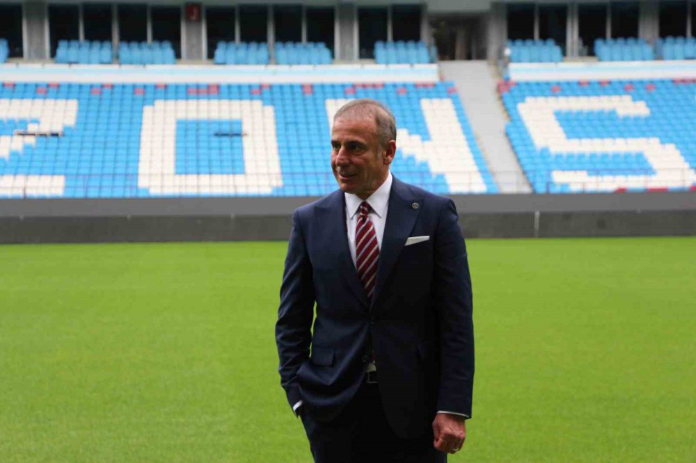 TRABZONSPOR İLE 2 YILLIK SÖZLEŞME İMZALAYAN TEKNİK DİREKTÖRÜ ABDULLAH AVCI, KULÜPTEN İÇERİ GİRERKEN HİÇ AYRILMAMIŞ GİBİ HİS ETTİĞİNİ SÖYLEDİ