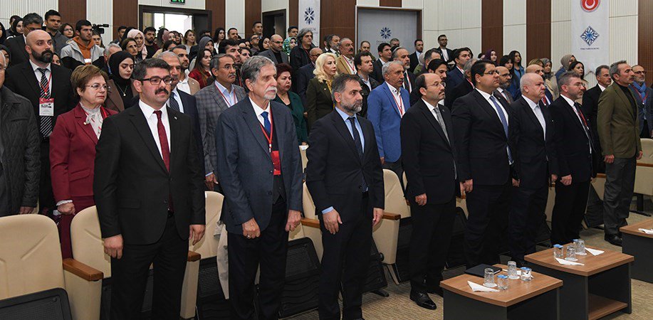 ERZURUM TEKNİK ÜNİVERSİTESİ VE TÜRK TARİH KURUMU İŞ BİRLİĞİYLE DÜZENLENEN 100. YILINDA CUMHURİYET KONULU 2. ULUSLARARASI SOSYAL BİLİMLER SEMPOZYUMU BAŞLADI