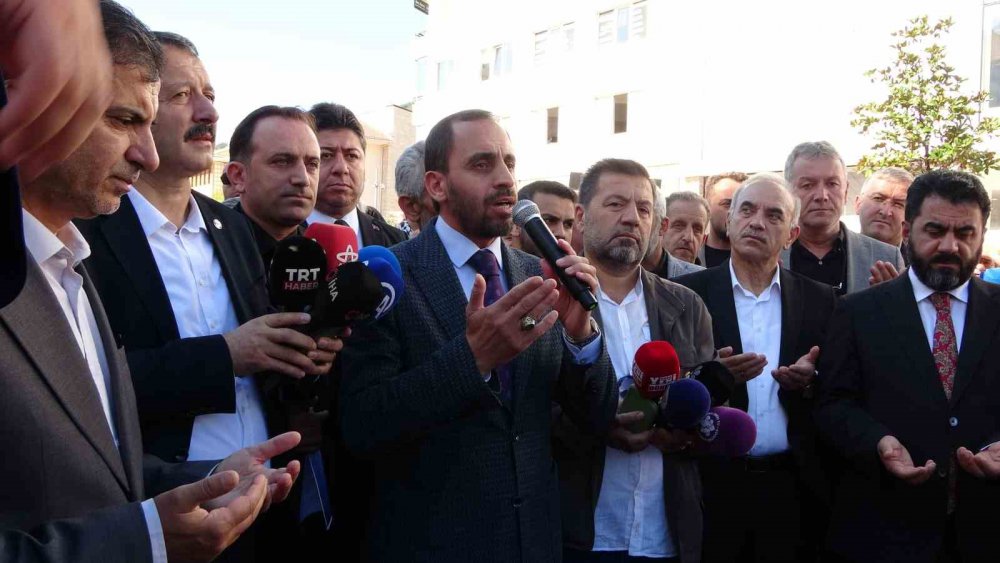 ORDU İLİNDE İSRAİL'İN GAZZE'DE GERÇEKLEŞTİRDİĞİ SALDIRILARA TEPKİ GÖSTEREN YÜZLERCE VATANDAŞ, SLOGANLAR EŞLİĞİNDE YÜRÜYÜŞ GERÇEKLEŞTİRDİ