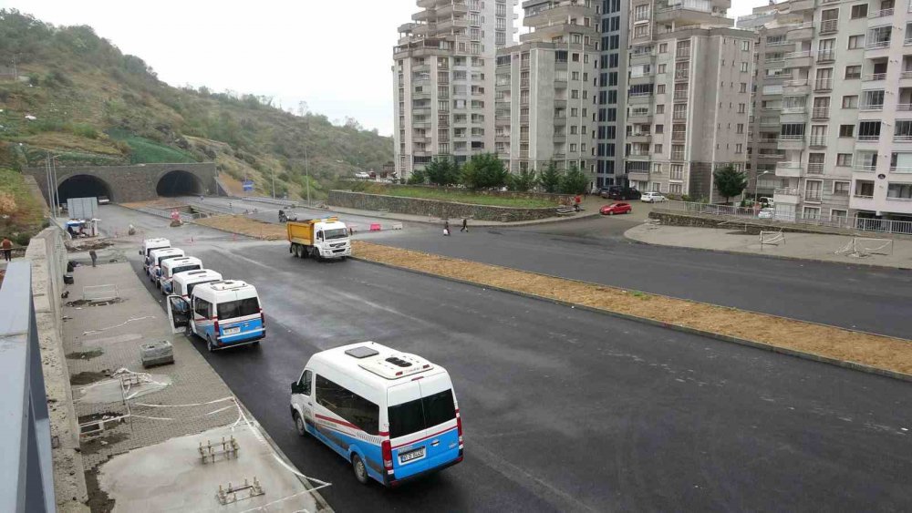 TRABZON'DA YAPIMI DEVAM EDEN YENİCUMA, ESENTEPE, BOZTEPE VE ÇUKURÇAYIR MAHALLELERİNİ BİRLEŞTİRECEK OLAN ÇUKURÇAYIR 1 TÜNELİ CUMHURİYETİN 100. YILINDA TRAFİĞE AÇILARAK HİZMETE GİRECEK