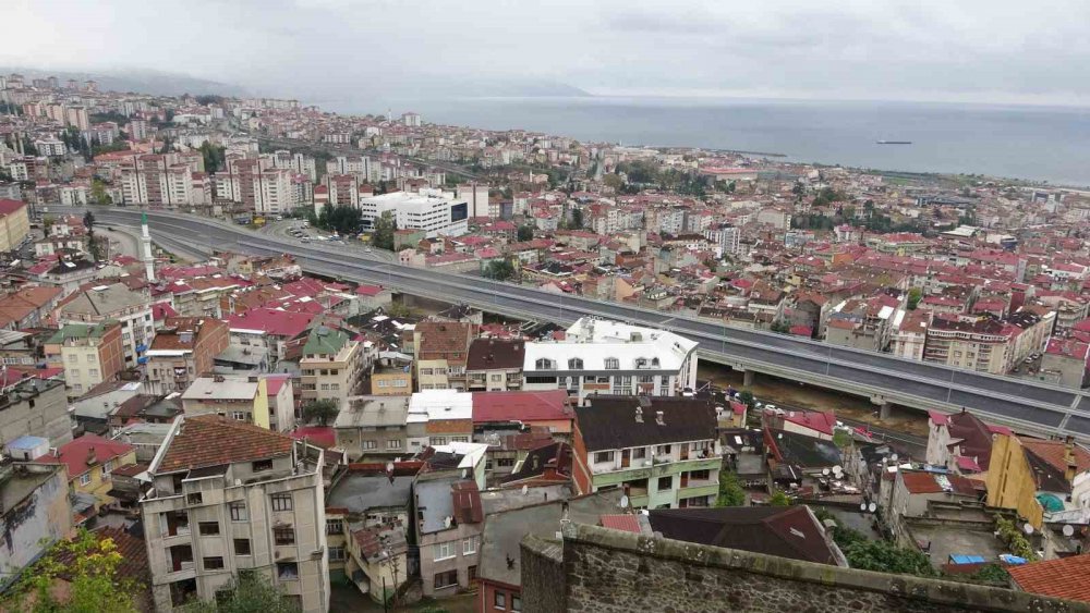TRABZON'DA YAPIMI DEVAM EDEN YENİCUMA, ESENTEPE, BOZTEPE VE ÇUKURÇAYIR MAHALLELERİNİ BİRLEŞTİRECEK OLAN ÇUKURÇAYIR 1 TÜNELİ CUMHURİYETİN 100. YILINDA TRAFİĞE AÇILARAK HİZMETE GİRECEK