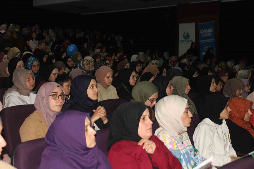 AYASOFYA BAŞ İMAMI PROF. DR. MEHMET EMİN AY: "FİLİSTİN’İN PARAYLA SATILDIĞI YALANDIR" AÇIKLAMASI YAPTI