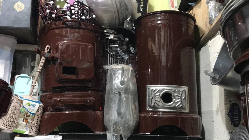 KIŞ MEVSİMİNİN ÇETİN GEÇTİĞİ BAYBURT’TA SOBALARIN PABUCU DAMA ATILDI. DOĞALGAZ KULLANIMI ARTARKEN SOBA SATIŞLARI DURMA NOKTASINA GELDİ