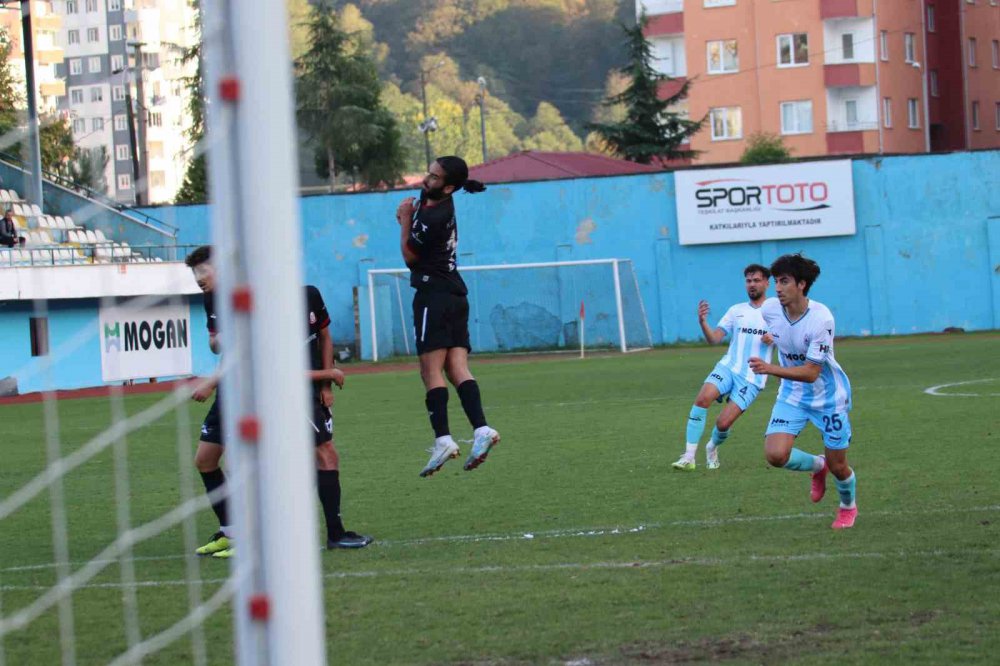 PAZARSPOR , TFF 3.LİG'İN 7.HAFTASINDA SAHASINDA KARŞILAŞTIĞI BULVARSPOR'U 3 - 0 MAĞLUP ETTİ