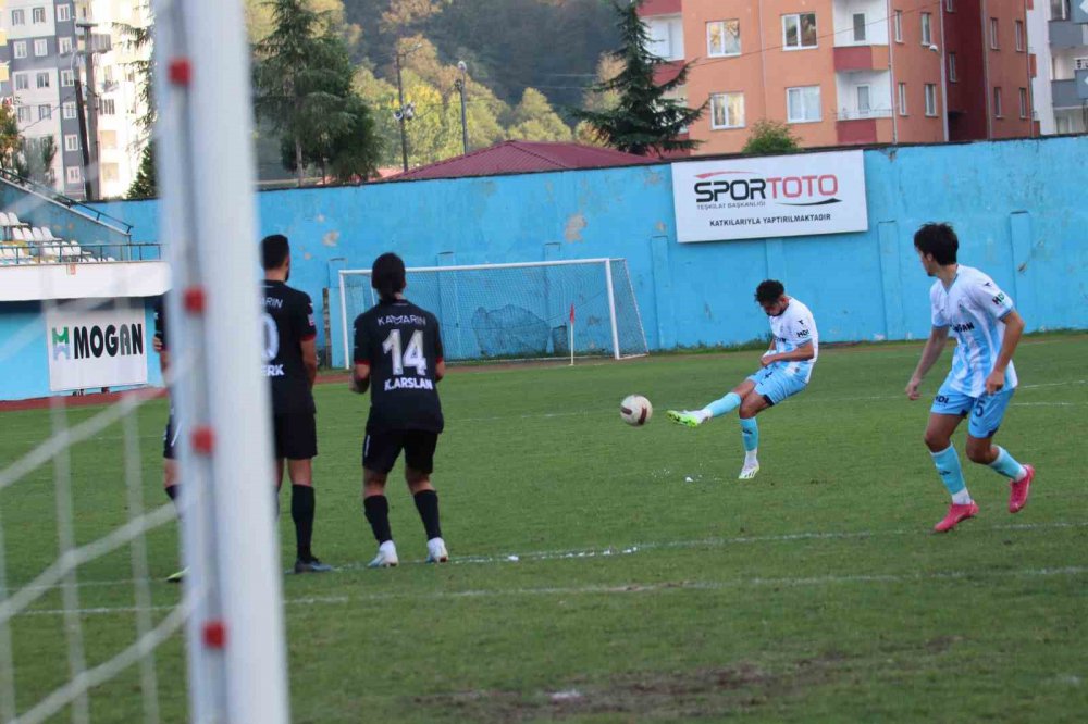 PAZARSPOR , TFF 3.LİG'İN 7.HAFTASINDA SAHASINDA KARŞILAŞTIĞI BULVARSPOR'U 3 - 0 MAĞLUP ETTİ