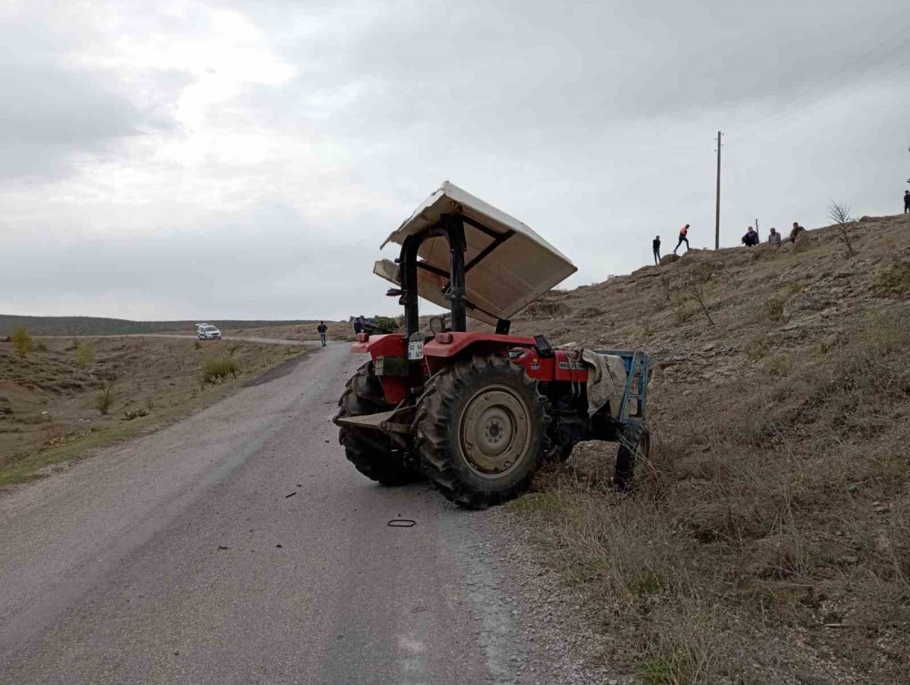 TOKAT'IN YEŞİLYURT İLÇESİNDE MEYDANA GELEN TRAFİK KAZASINDA , DİREKSİYON HAKİMİYETİNİ KAYBEDEN 46 YAŞINDAKİ ERSOY GÜÇLÜ HAYATINI KAYBETTİ