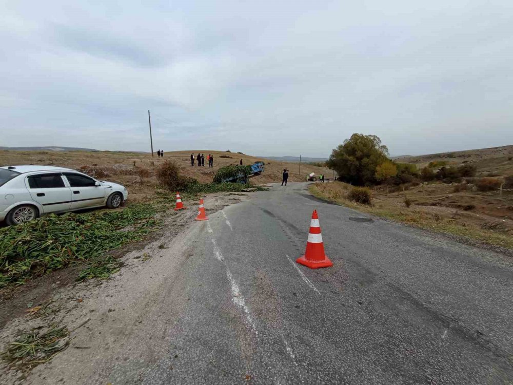 TOKAT'IN YEŞİLYURT İLÇESİNDE MEYDANA GELEN TRAFİK KAZASINDA , DİREKSİYON HAKİMİYETİNİ KAYBEDEN 46 YAŞINDAKİ ERSOY GÜÇLÜ HAYATINI KAYBETTİ