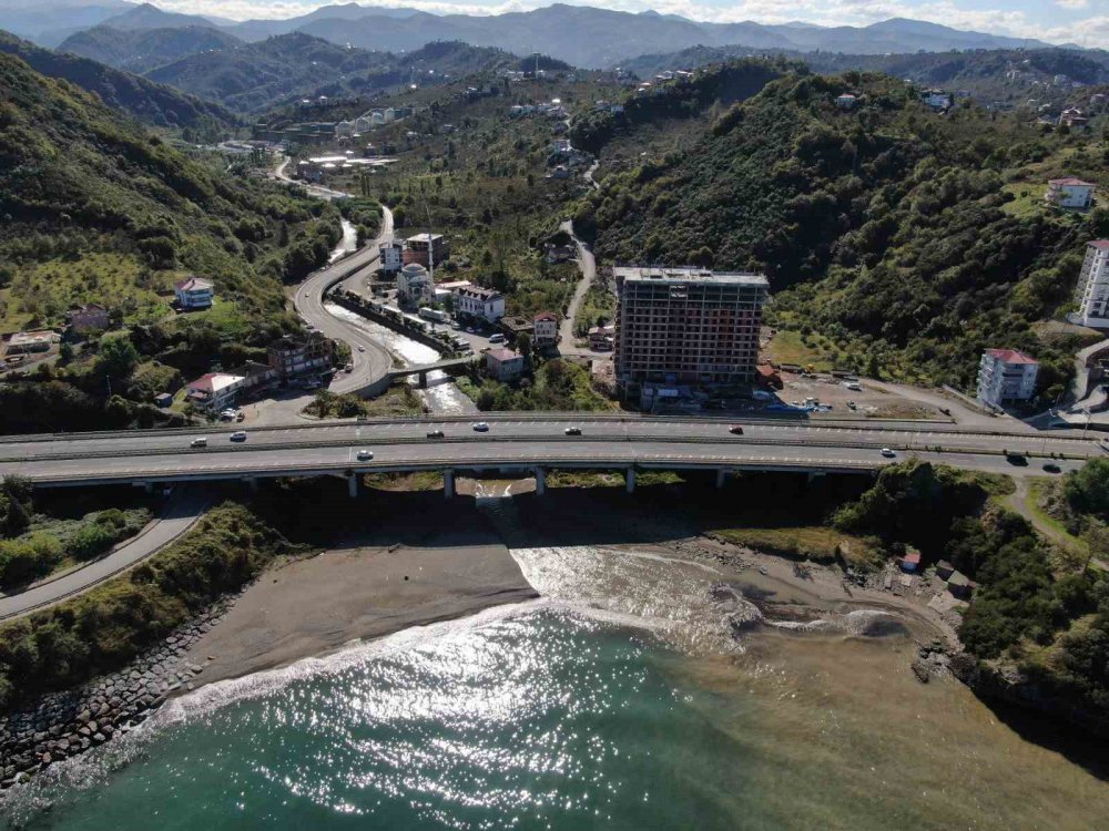 SAYIŞTAY RAPORUN’DA KARADENİZ BÖLGESİ GERÇEĞİ. RİZE – GİRESUN – TRABZON VE ORDU İLLERİNDE, DERE KENARLARINDA 1481 YAPININ RİSKLİ OLDUĞU TESPİT EDİLDİ