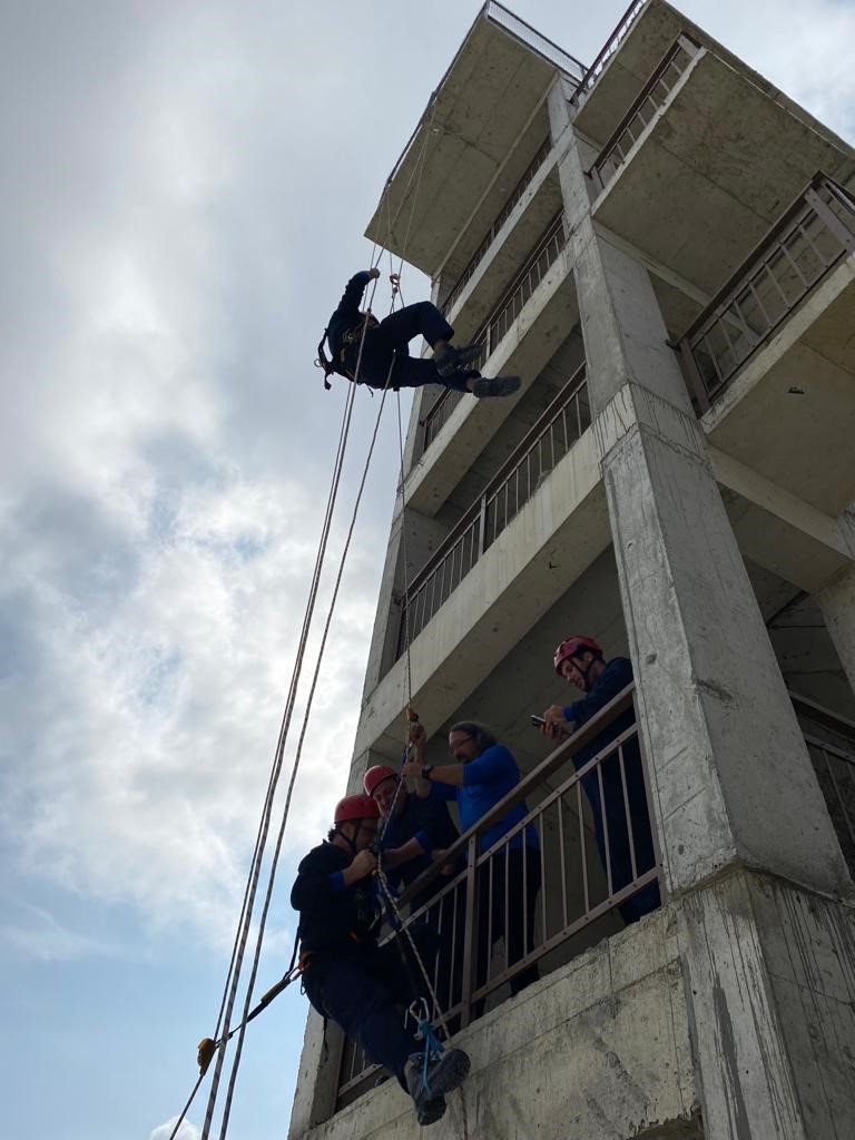 TRABZON İL AFET VE ACİL DURUM MÜDÜRLÜĞÜNÜN YENİ YERLEŞKESİNDE AFET FARKINDALIK EĞİTİMLERİ ARALIKSIZ SÜRÜYOR
