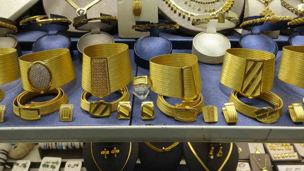 İSRAİL'İN GAZZE'YE SALDIRILARI GRAM ALTININ FİYATI ONS ALTIN VE DOLARDAKİ ARTIŞIN ETKİSİYLE BİN 784 TL CİVARINDA SEYREDERKEN, ORTA DOĞU'DA YAŞANAN ÇATIŞMA ORTAMI ALTINA YÜKSELİŞ OLARAK YANSIDI