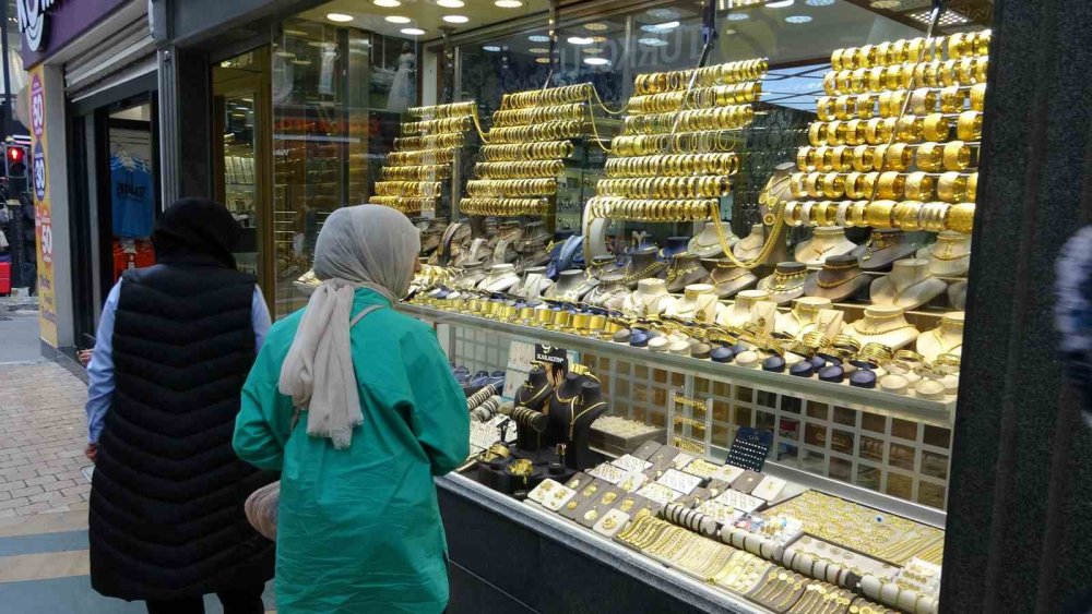 İSRAİL'İN GAZZE'YE SALDIRILARI GRAM ALTININ FİYATI ONS ALTIN VE DOLARDAKİ ARTIŞIN ETKİSİYLE BİN 784 TL CİVARINDA SEYREDERKEN, ORTA DOĞU'DA YAŞANAN ÇATIŞMA ORTAMI ALTINA YÜKSELİŞ OLARAK YANSIDI