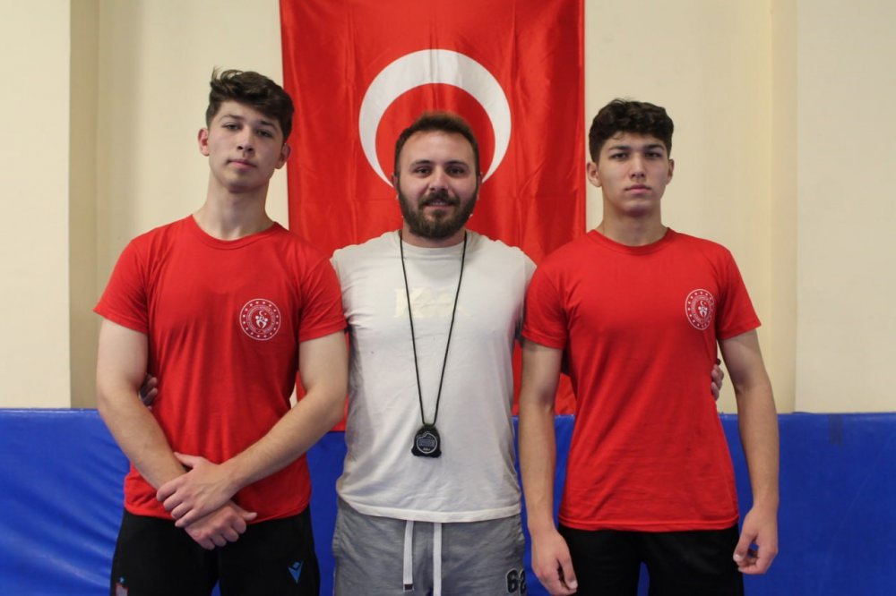 BAYBURT'TA YAŞAYAN MEHMET AKİF  VE YUSUF ZİYA ÇOLAK İSİMLİ İKİZ KARDEŞLER, SPOR ALANINDA DA BİRBİRİNDEN AYRILMAYARAK GÜREŞE BAŞLADILAR. GÜREŞÇİ İKİZ KARDEŞLERİN HEDEFİNDE AVRUPA ŞAMPİYONLUĞU VAR