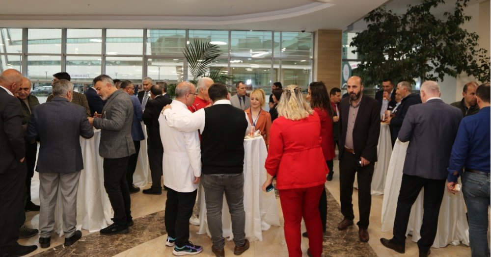 ERZURUM İL SAĞLIK MÜDÜRLÜĞÜNCE, CUMHURİYETİN 100.YILINDA ŞEHİR HASTANESİNDE "100 YILDIR AYNI AŞK VE HEYECANLA" TEMALI FOTOĞRAF SERGİSİ DÜZENLENDİ