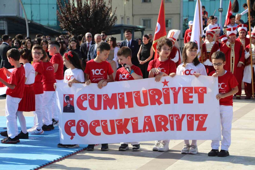 CUMHURİYET BAYRAMI'NIN 100.YIL DÖNÜMÜ RİZE'DE YEDİDEN YETMİŞE HERKESİN KATILIMI İLE COŞKUYLA KUTLANDI