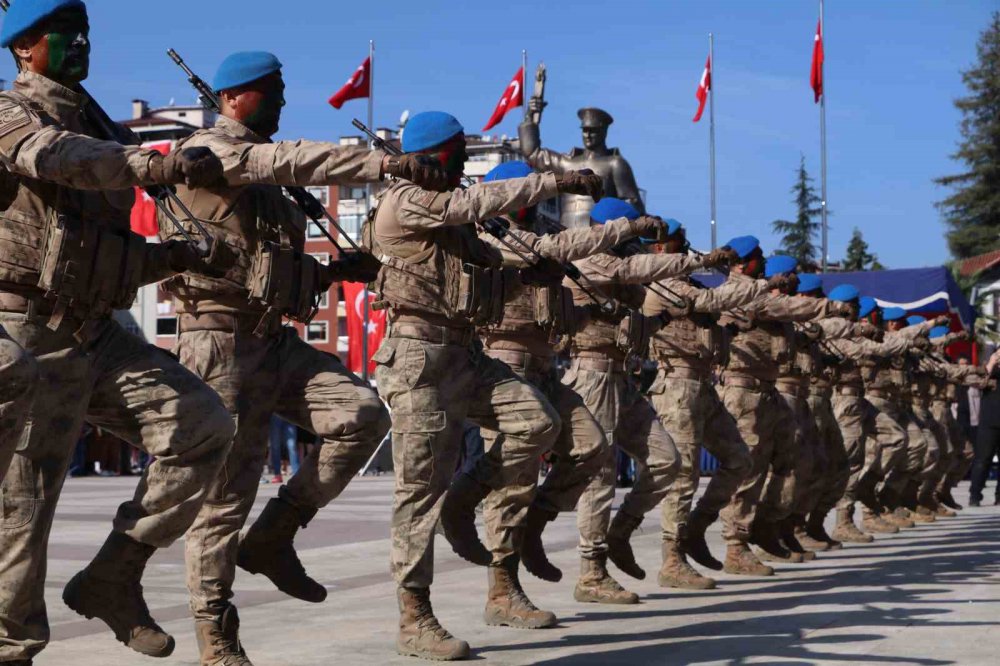 CUMHURİYET BAYRAMI'NIN 100.YIL DÖNÜMÜ RİZE'DE YEDİDEN YETMİŞE HERKESİN KATILIMI İLE COŞKUYLA KUTLANDI