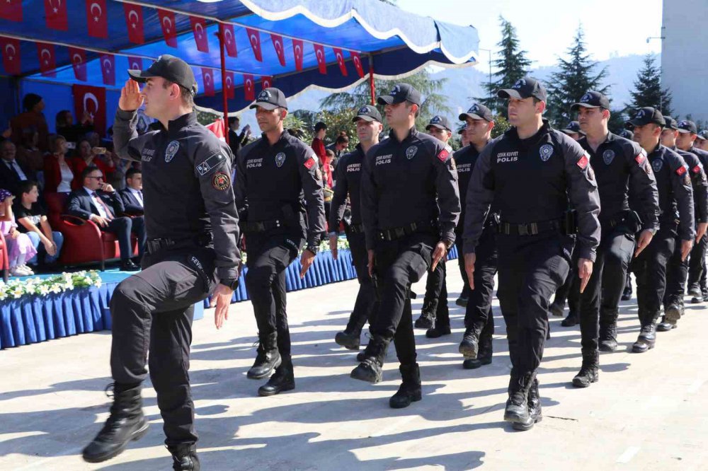 CUMHURİYET BAYRAMI'NIN 100.YIL DÖNÜMÜ RİZE'DE YEDİDEN YETMİŞE HERKESİN KATILIMI İLE COŞKUYLA KUTLANDI