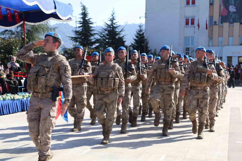 CUMHURİYET BAYRAMI'NIN 100.YIL DÖNÜMÜ RİZE'DE YEDİDEN YETMİŞE HERKESİN KATILIMI İLE COŞKUYLA KUTLANDI