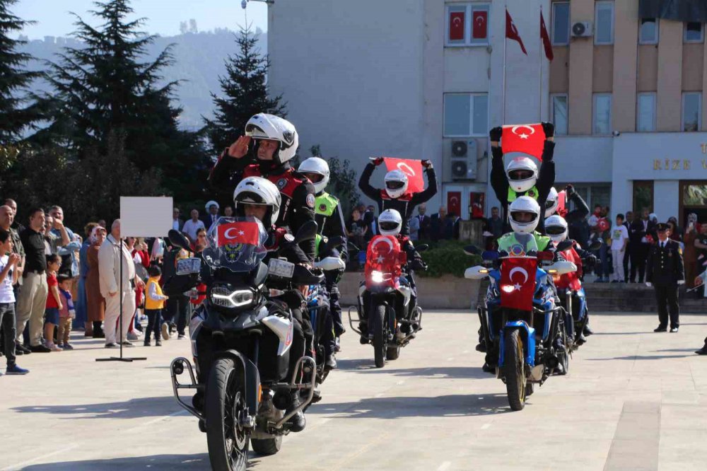 CUMHURİYET BAYRAMI'NIN 100.YIL DÖNÜMÜ RİZE'DE YEDİDEN YETMİŞE HERKESİN KATILIMI İLE COŞKUYLA KUTLANDI