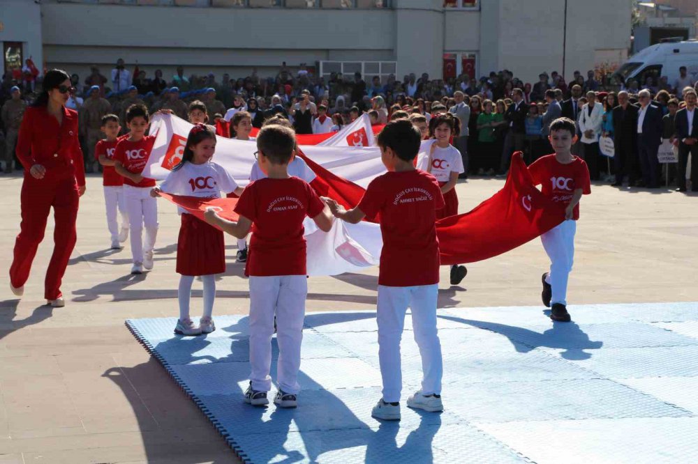 CUMHURİYET BAYRAMI'NIN 100.YIL DÖNÜMÜ RİZE'DE YEDİDEN YETMİŞE HERKESİN KATILIMI İLE COŞKUYLA KUTLANDI