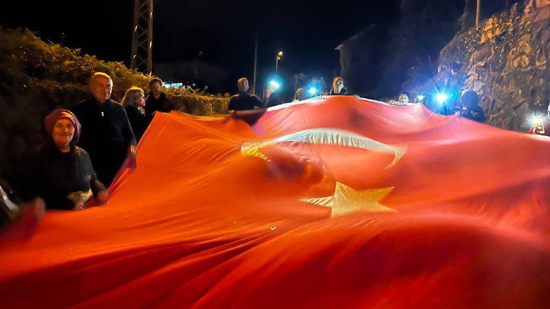 RİZE'NİN ARDEŞEN İLÇESİNDE CUMHURİYETİN 100. YILI NEDENİYLE YÜRÜYÜŞ GERÇEKLEŞTİRİLDİ