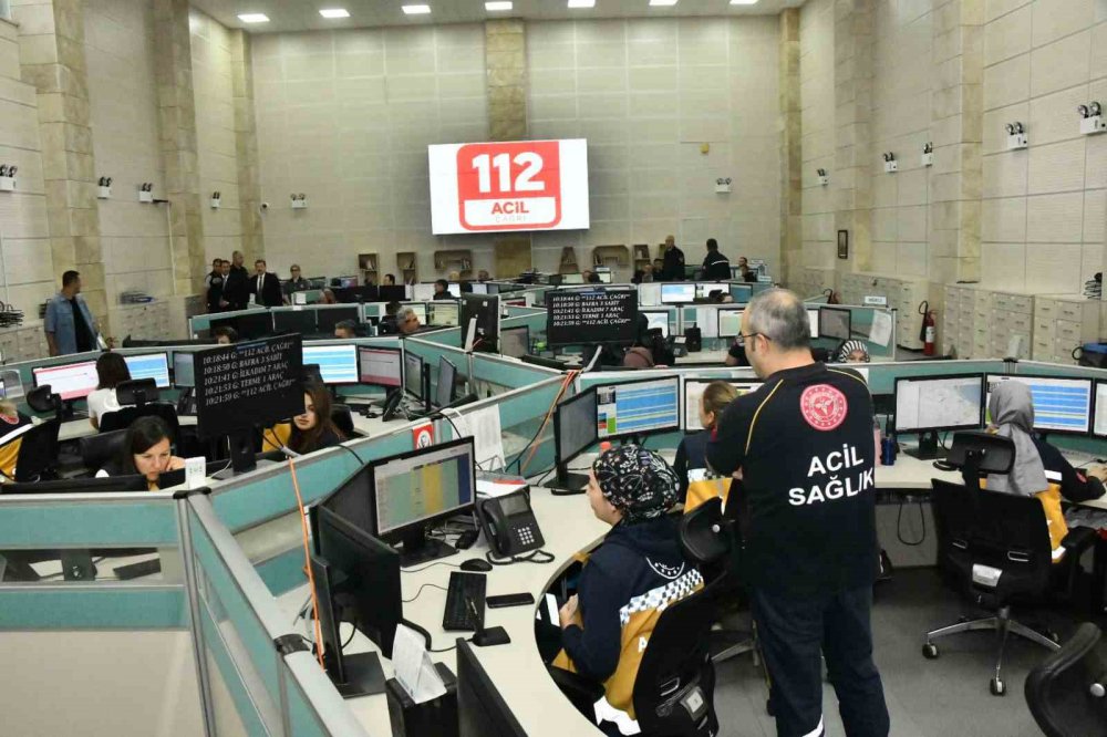SAMSUN 112 ACİL ÇAĞRI MERKEZİ'NİN 1 OCAK 2023 TARİHİNDEN BUGÜNE KADAR 1 MİLYON 332 BİN 537 ÇAĞRI ALDIĞI,  ANCAK BU ÇAĞRILARIN YÜZDE 43'ÜNÜN ASILSIZ ÇAĞRILARDAN OLUŞUYOR BİLGİSİ PAYLAŞILDI