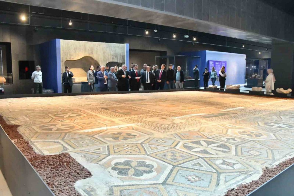 KARUN HAZİNESİ'NDEN SONRA TÜRKİYE'DE BULUNAN EN DEĞERLİ HAZİNE OLARAK GÖSTERİLEN AMİSOS HAZİNESİ, SAMSUN MÜZESİ'NDE SERGİLENMEYE BAŞLADI