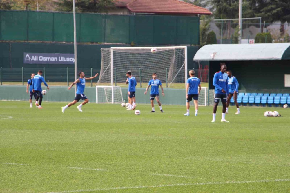 TRABZONSPOR, TRENDYOL SÜPER LİG'İN 11. HAFTASINDA DEPLASMANDA FENERBAHÇE İLE OYNAYACAĞI MAÇIN HAZIRLIKLARINI YAPTIĞI ANTRENMANLA SÜRDÜRDÜ