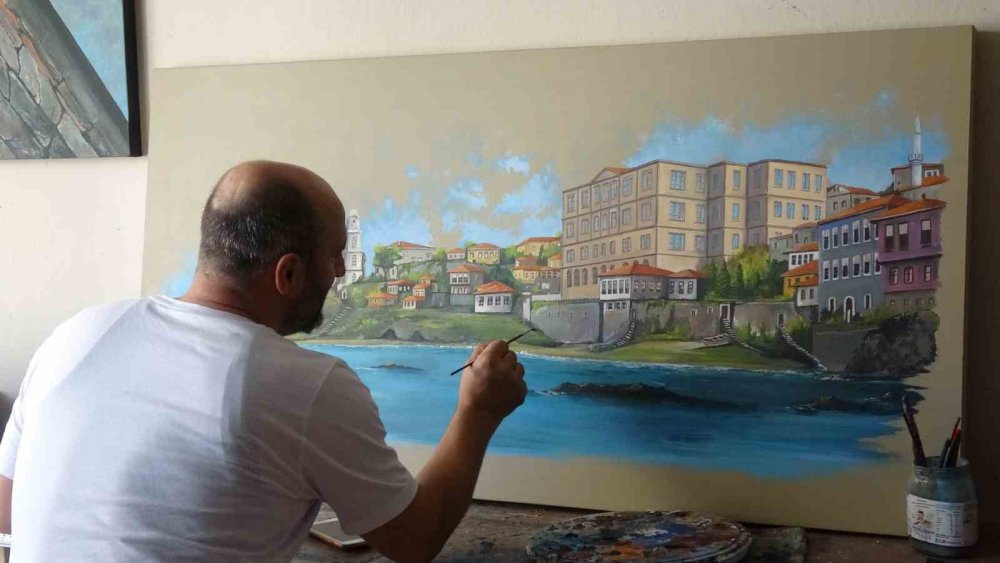 TRABZONLU RESSAM YILDIRAY YILDIRIM, DEPREMDE HAYATINI KAYBEDEN ABLASI AYNUR YILDIRIM BARIK VE ENİŞTESİ DOĞAN BARIK ANISINA TRABZON'UN ARSİN İLÇESİNDEKİ MAHALLESİNDEKİ OKULA KÜTÜPHANE YAPTIRDI