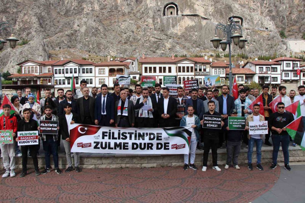 AK PARTİ AMASYA GENÇLİK KOLLARI ÜYELERİ, İSRAİL'İN SALDIRILARI SONUCU GAZZE'DE YAŞANAN İNSANLIK DRAMINA KARŞI "SAY STOP" YÜRÜYÜŞÜ DÜZENLEDİ