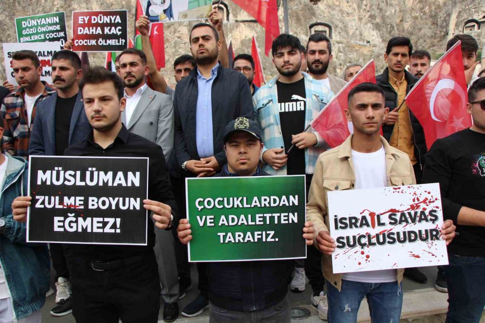 AK PARTİ AMASYA GENÇLİK KOLLARI ÜYELERİ, İSRAİL'İN SALDIRILARI SONUCU GAZZE'DE YAŞANAN İNSANLIK DRAMINA KARŞI "SAY STOP" YÜRÜYÜŞÜ DÜZENLEDİ