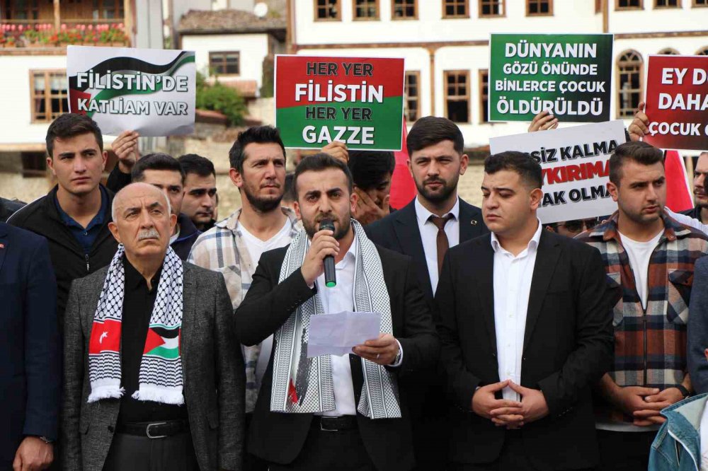 AK PARTİ AMASYA GENÇLİK KOLLARI ÜYELERİ, İSRAİL'İN SALDIRILARI SONUCU GAZZE'DE YAŞANAN İNSANLIK DRAMINA KARŞI "SAY STOP" YÜRÜYÜŞÜ DÜZENLEDİ