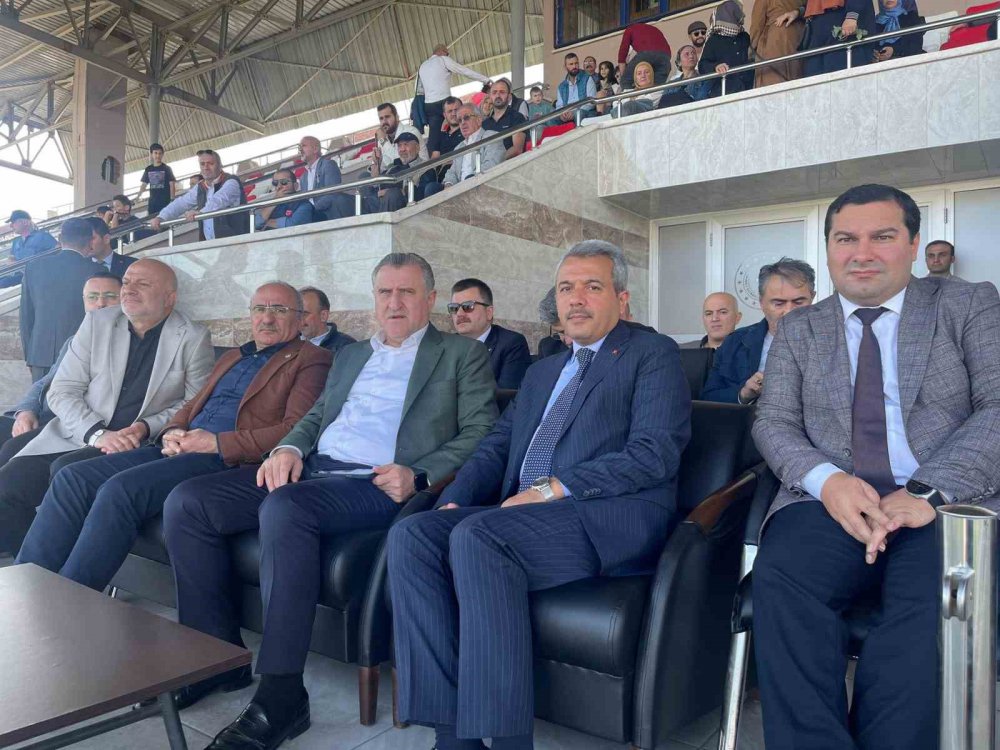 RİZE'YE GELEN GENÇLİK VE SPOR BAKANI OSMAN AŞKIN BAK, "SPOR CAMİASI DA GAZZE'DEKİ OLAYLARA TEPKİ VERİYOR" DEDİ