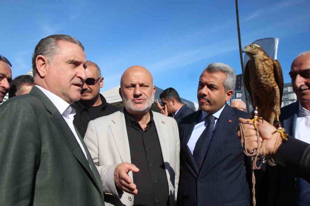 RİZE'YE GELEN GENÇLİK VE SPOR BAKANI OSMAN AŞKIN BAK, "SPOR CAMİASI DA GAZZE'DEKİ OLAYLARA TEPKİ VERİYOR" DEDİ