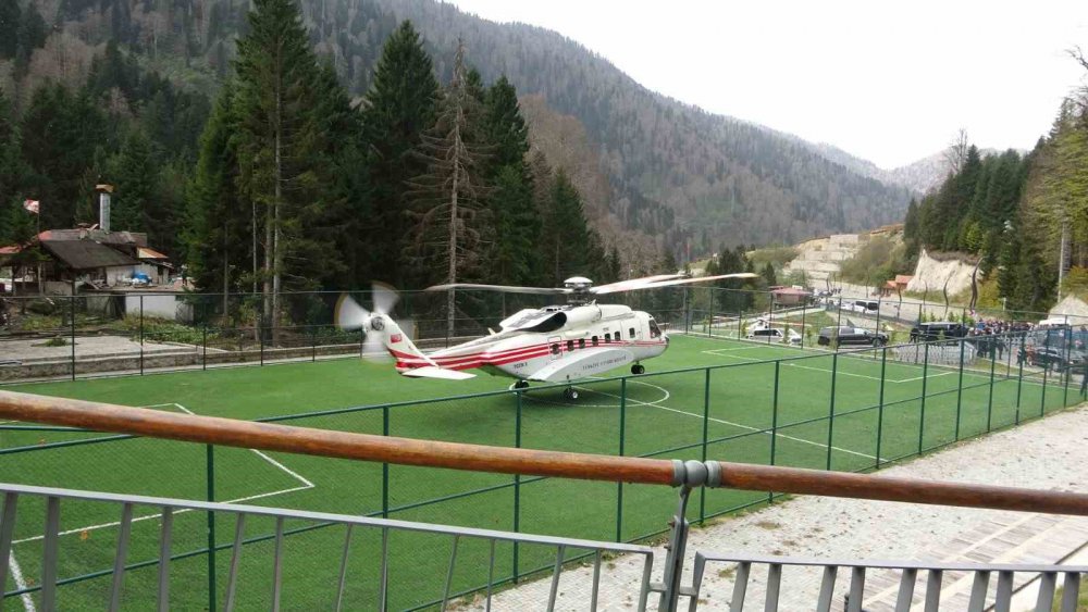 CUMHURBAŞKANI RECEP TAYYİP ERDOĞAN, RİZE PROGRAMININ SON GÜNÜNDE KENTSEL DÖNÜŞÜM ÇALIŞMALARINI YERİNDE GÖRMEK VE İNCELEMELERDE BULUNMAK ÜZERE HELİKOPTERLE AYDER YAYLASI'NA GİTTİ