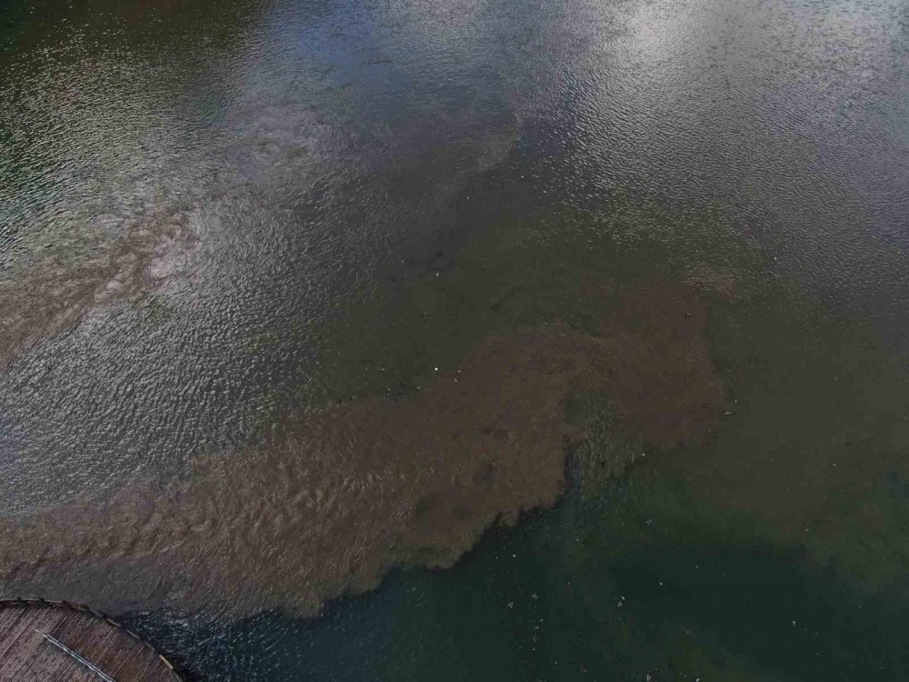 TRABZON'UN ÇAYKARA İLÇESİNE BAĞLI DOĞAL GÜZELLİKLERİ İLE DÜNYACA ÜNLÜ TURİZM MERKEZİ UZUNGÖL GİDEREK SIĞ BİR GÖL HALİNE GELİYOR. GÖLÜN, 20-25 YIL ÖNCEKİ DERİNLİĞİ 35 METRE CİVARLARINDA İKEN ŞU ANKİ DERİNLİĞİ 4 METRE