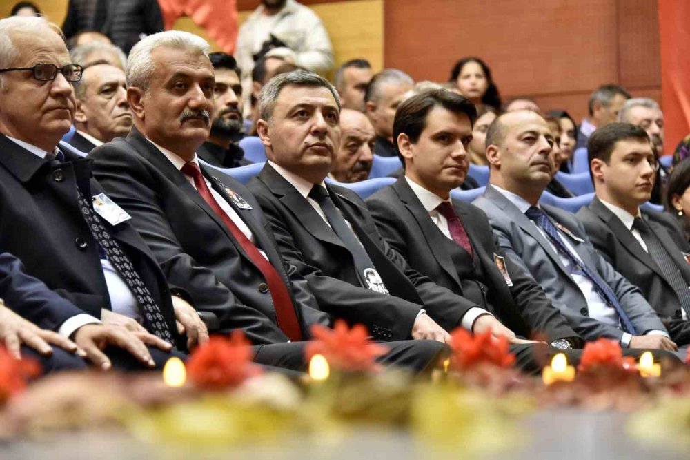 TÜRKİYE CUMHURİYETİ'NİN KURUCUSU GAZİ MUSTAFA KEMAL ATATÜRK, VEFATININ 85. YILINDA GÜMÜŞHANE'DE DÜZENLENEN TÖRENLERLE ANILDI