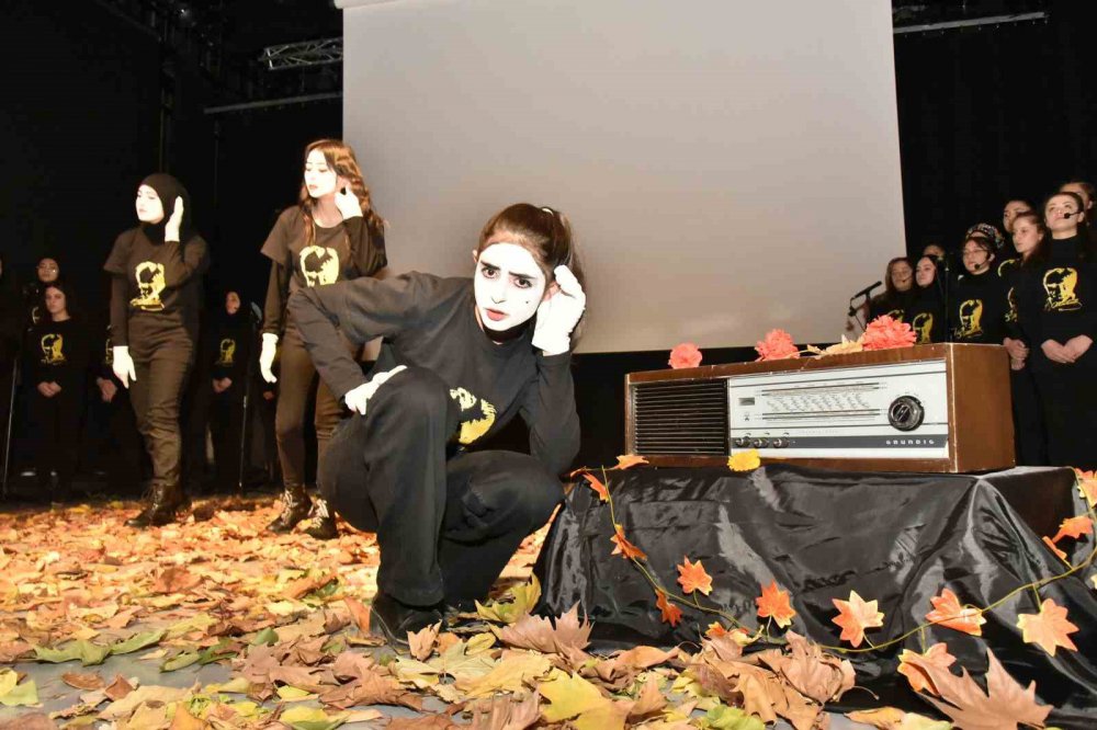 TÜRKİYE CUMHURİYETİ'NİN KURUCUSU GAZİ MUSTAFA KEMAL ATATÜRK, VEFATININ 85. YILINDA GÜMÜŞHANE'DE DÜZENLENEN TÖRENLERLE ANILDI