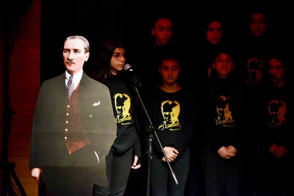 TÜRKİYE CUMHURİYETİ'NİN KURUCUSU GAZİ MUSTAFA KEMAL ATATÜRK, VEFATININ 85. YILINDA GÜMÜŞHANE'DE DÜZENLENEN TÖRENLERLE ANILDI