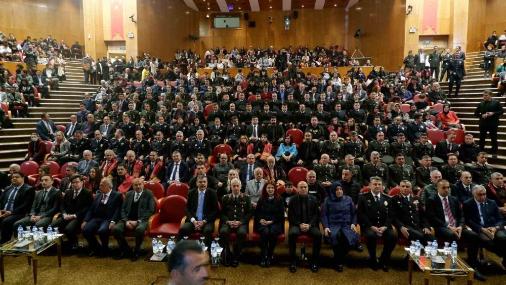 TÜRKİYE CUMHURİYETİ'NİN KURUCUSU MUSTAFA KEMAL ATATÜRK, EBEDİYETE İNTİKALİNİN 85. YILDÖNÜMÜNDE ERZURUM'DA TÖRENLERLE ANILDI