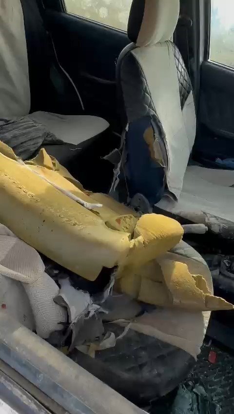 GÜMÜŞHANE'NİN TORUL İLÇESİNE BAĞLI YÜCEBELEN KÖYÜNDE AÇ AYI OTOMOBİLİN CAMINI KIRIP İÇİNE GİRİP HAYVAN YEMLERİNİ MİDEYE İNDİRDİ