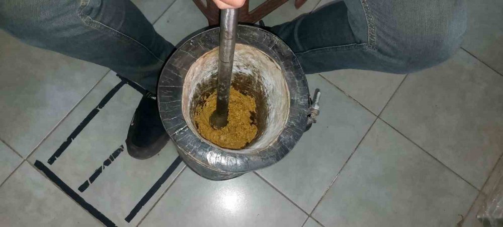 GİRESUN'UN ŞEBİNKARAHİSAR İLÇESİNDE FINDIK ÜRETİLMİYOR AMA KENDİSİNE ÖZGÜ DÖVME FINDIK HELVASI BULUNUYOR