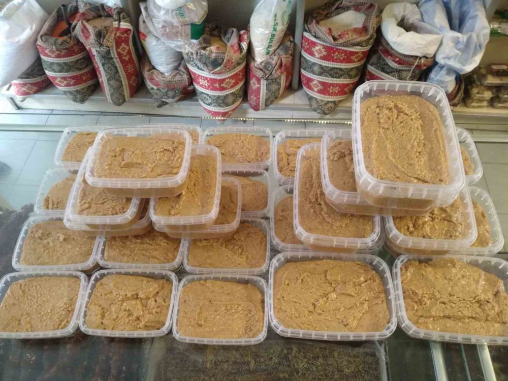 GİRESUN'UN ŞEBİNKARAHİSAR İLÇESİNDE FINDIK ÜRETİLMİYOR AMA KENDİSİNE ÖZGÜ DÖVME FINDIK HELVASI BULUNUYOR