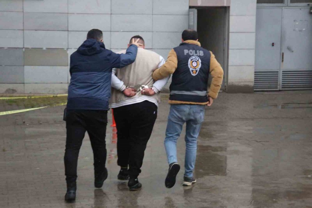 SAMSUN'DA MERKEZLİ BOLU VE TRABZON İLLERİNİ KAPSAYAN ARAÇLARDAN MAZOT HIRSIZLIĞI OPERASYONU İLE İLGİLİ 6 KİŞİ GÖZALTINA ALINDI