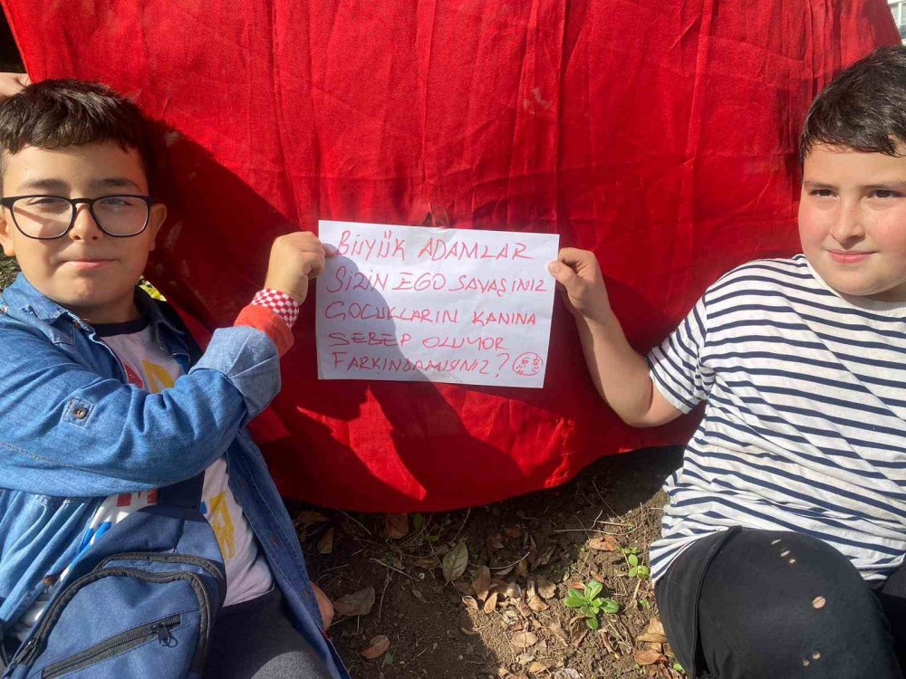SAMSUN'UN ATAKUM İLÇESİNDE ÇOCUKLAR, FİLİSTİN'DE BOMBA ALTINDA YAŞAYAN ÇOCUKLARA DESTEK OLMAK AMACIYLA YARDIM KAMPANYASI BAŞLATTI