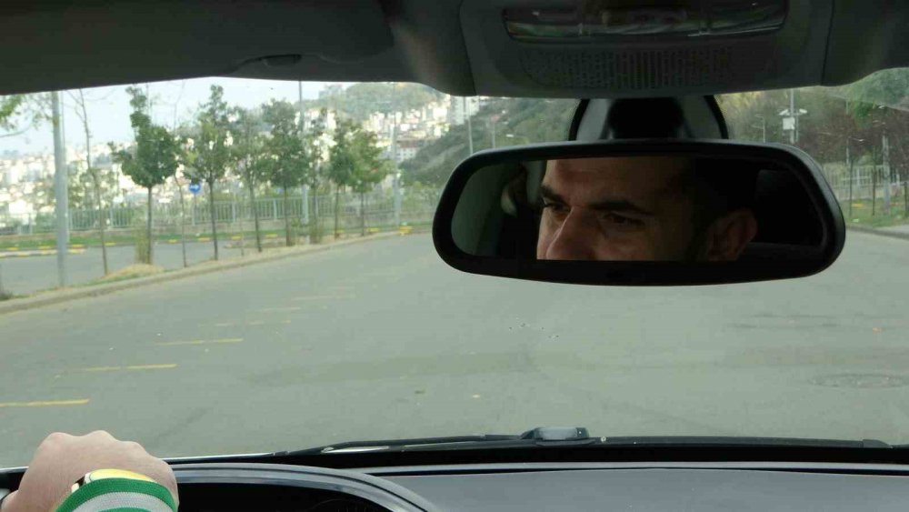 TRABZON'DA 7 YAŞINDA MOTOSİKLETİN ÇARPMASI SONUCU SAĞ BACAĞI VE SOL KOLUNU KAYBEDEN 29 YAŞINDAKİ MURAT ÇABUK, ENGELLERE RAĞMEN HAYATA TUTUNARAK FENOMEN OLDU