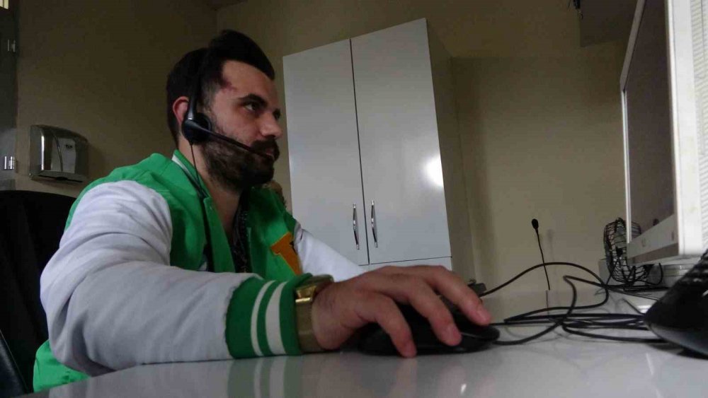 TRABZON'DA 7 YAŞINDA MOTOSİKLETİN ÇARPMASI SONUCU SAĞ BACAĞI VE SOL KOLUNU KAYBEDEN 29 YAŞINDAKİ MURAT ÇABUK, ENGELLERE RAĞMEN HAYATA TUTUNARAK FENOMEN OLDU